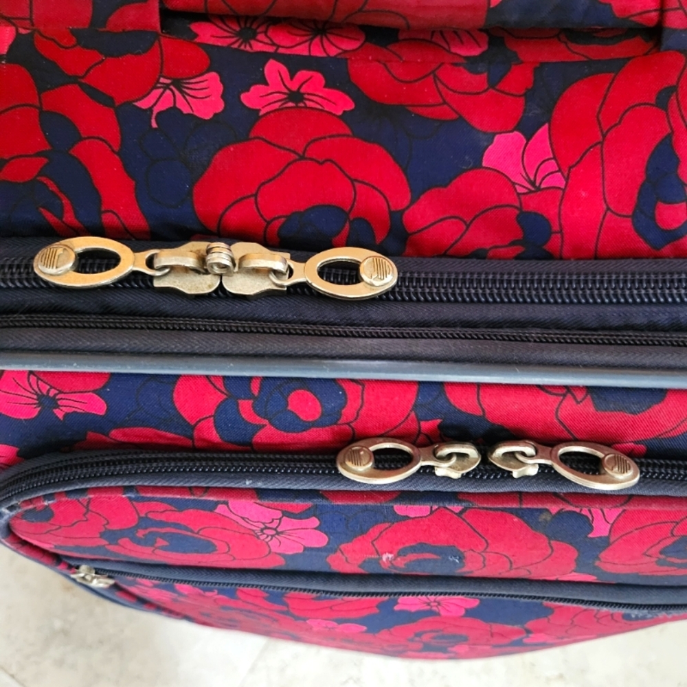 American Flyer Red Rose Suitcase Spinner Luggage 27 x 16 x 8 - Picture 4 of 11